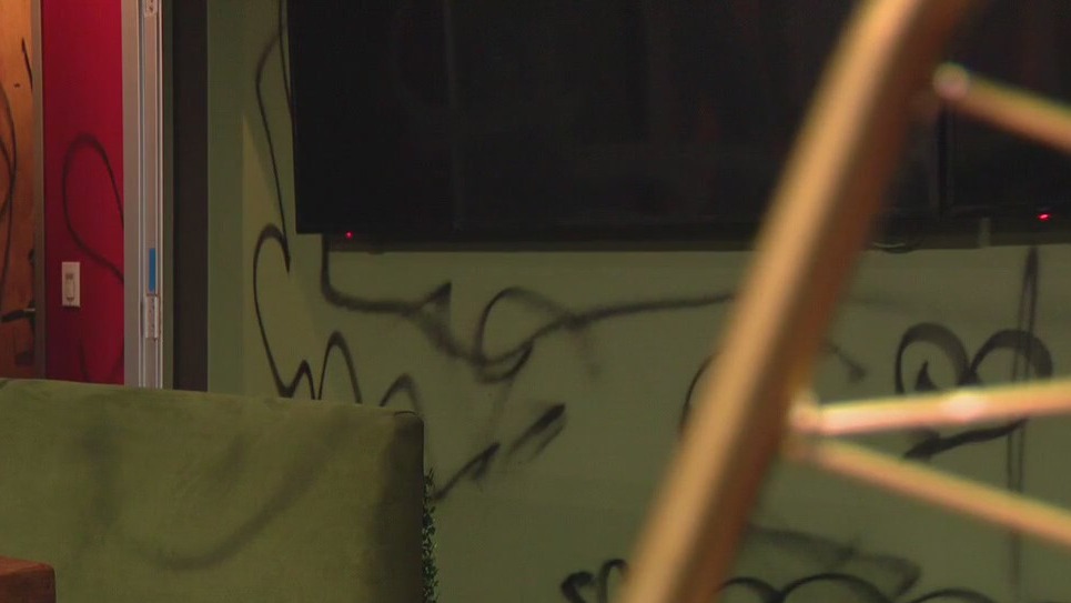Suspected gang members tag LA restaurant